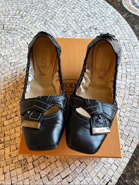 Tod's Black Leather Women's Square-Toe Ballet Flats